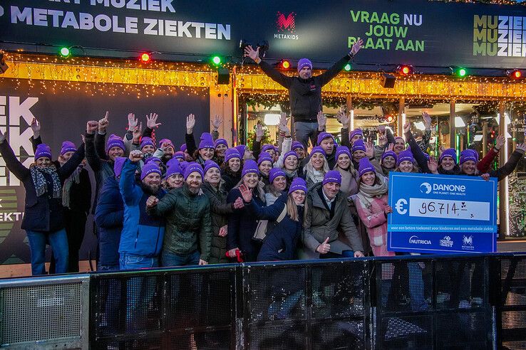 In beeld: Medewerkers Nutricia doneren bijna een ton bij Glazen Huis in Zwolle - Foto: Obbe Bakker