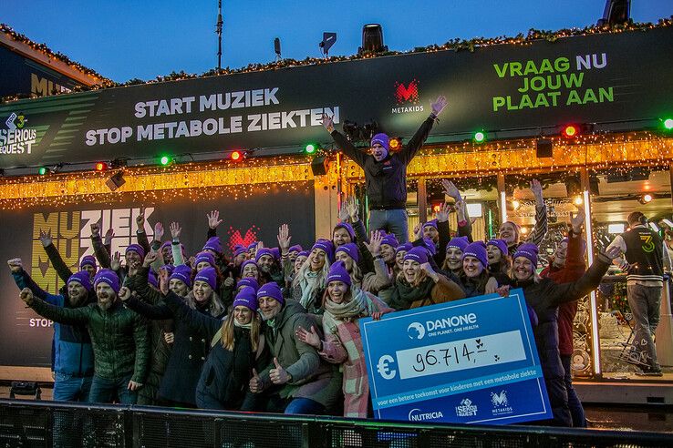 In beeld: Medewerkers Nutricia doneren bijna een ton bij Glazen Huis in Zwolle - Foto: Obbe Bakker