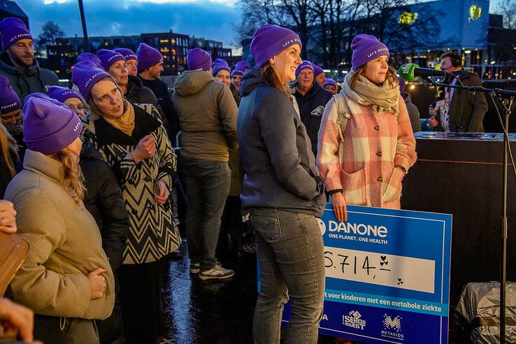 In beeld: Medewerkers Nutricia doneren bijna een ton bij Glazen Huis in Zwolle - Foto: Obbe Bakker