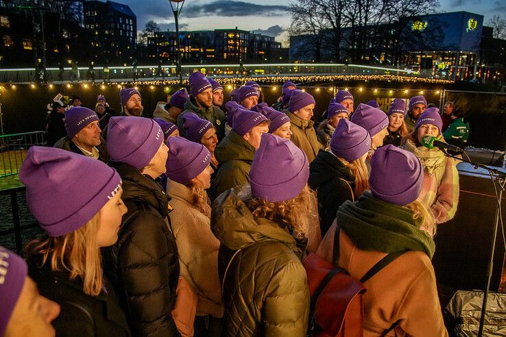 In beeld: Medewerkers Nutricia doneren bijna een ton bij Glazen Huis in Zwolle - Foto: Obbe Bakker