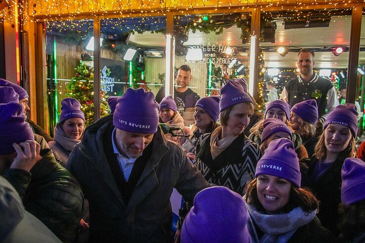 In beeld: Medewerkers Nutricia doneren bijna een ton bij Glazen Huis in Zwolle - Foto: Obbe Bakker