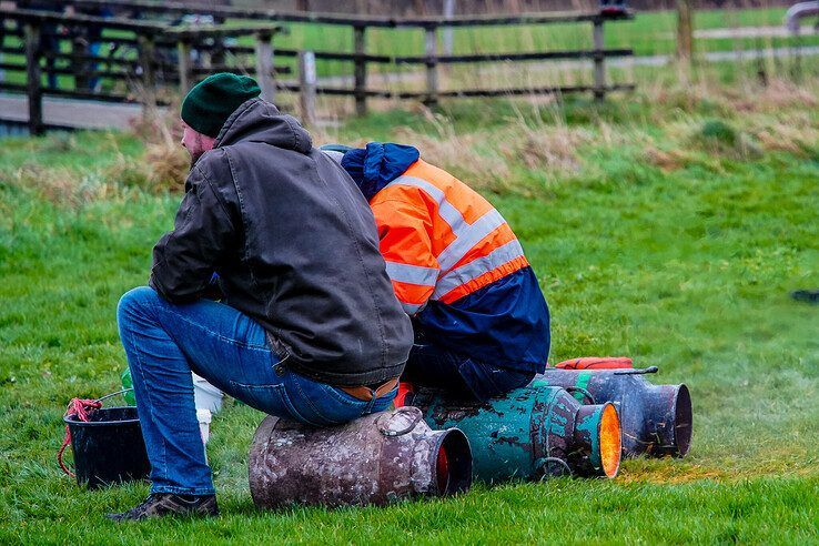 In beeld: Er wordt flink op los geknald met carbid in Zwolle en Kampen - Foto: Obbe Bakker