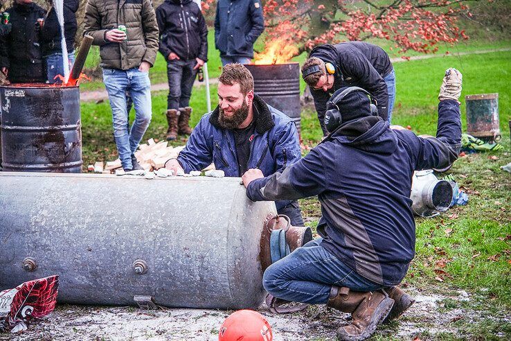 In beeld: Er wordt flink op los geknald met carbid in Zwolle en Kampen - Foto: Obbe Bakker