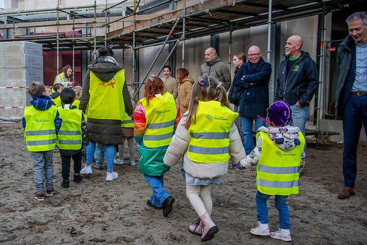 Eerste steen basisschool Het Atelier gelegd - Foto: Obbe Bakker