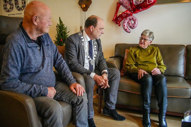 Gerrit Jan (81) en Wiesje (80) Roelofs vieren diamanten huwelijk in Windesheim - Foto: Obbe Bakker