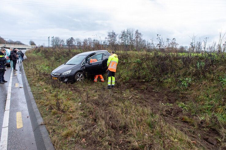 Auto raakt van de weg op Ceintuurbaan - Foto: Ruben Meinten