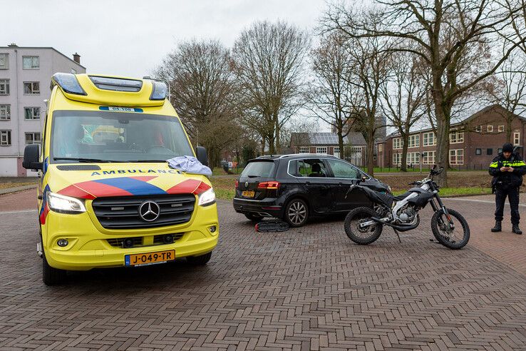 Bromfietser gewond na botsing in Dieze-Oost - Foto: Ruben Meinten