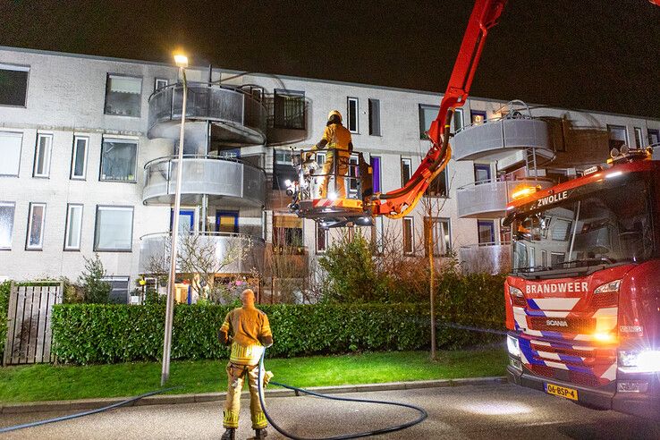 Forse schade bij flatbrand in Zwolle-Zuid - Foto: Ruben Meinten