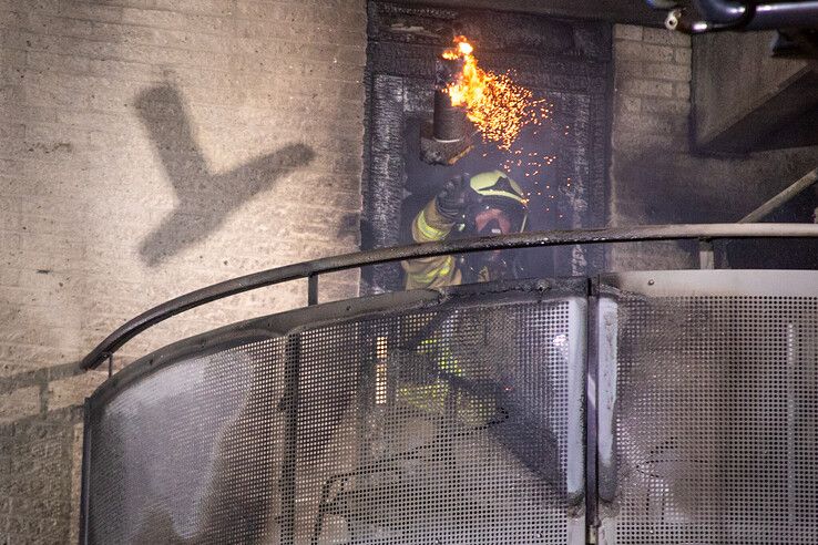 Forse schade bij flatbrand in Zwolle-Zuid - Foto: Ruben Meinten