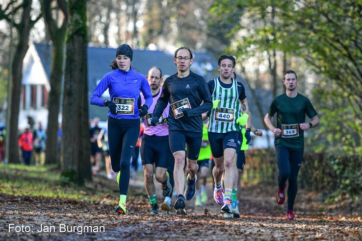 In beeld: Recordaantal deelnemers bij 50e Sint Nicolaasloop in Zwolle - Foto: Jan Burgman