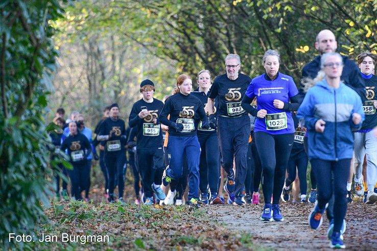 In beeld: Recordaantal deelnemers bij 50e Sint Nicolaasloop in Zwolle - Foto: Jan Burgman