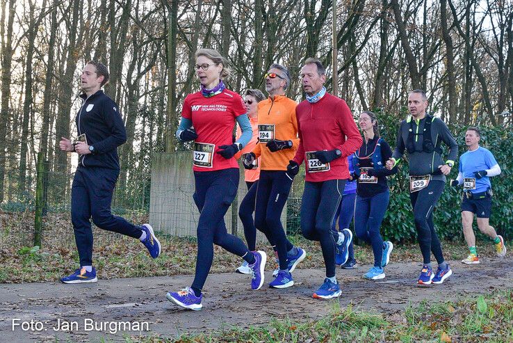 In beeld: Recordaantal deelnemers bij 50e Sint Nicolaasloop in Zwolle - Foto: Jan Burgman