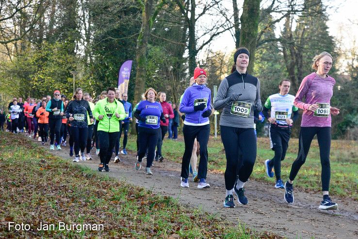 In beeld: Recordaantal deelnemers bij 50e Sint Nicolaasloop in Zwolle - Foto: Jan Burgman