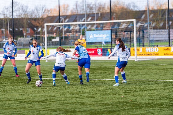 In beeld: SVI Vrouwen verslaat ZAC/SVI 2 in eigen huis - Foto: Peter Denekamp