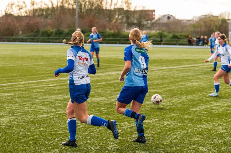 In beeld: SVI Vrouwen verslaat ZAC/SVI 2 in eigen huis - Foto: Peter Denekamp