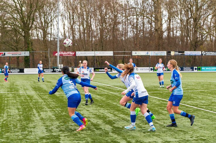 In beeld: SVI Vrouwen verslaat ZAC/SVI 2 in eigen huis - Foto: Peter Denekamp