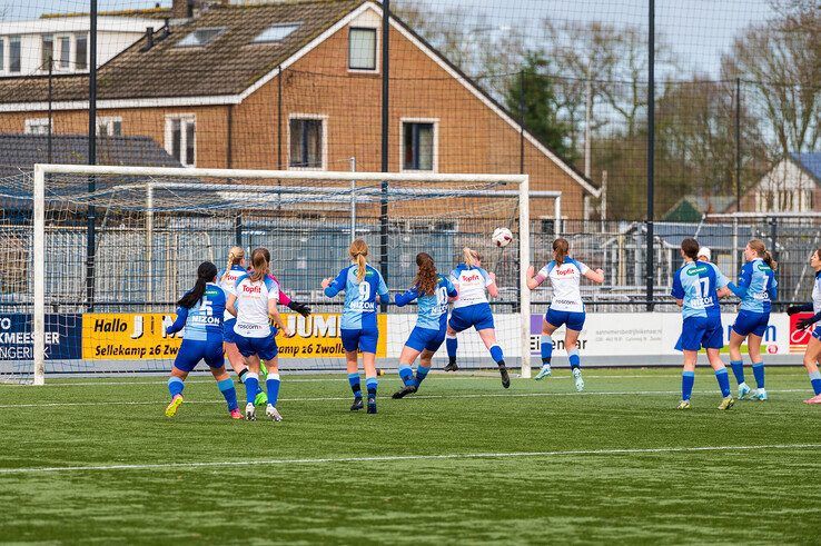 In beeld: SVI Vrouwen verslaat ZAC/SVI 2 in eigen huis - Foto: Peter Denekamp