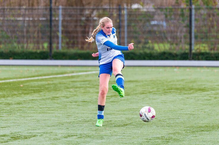 In beeld: SVI Vrouwen verslaat ZAC/SVI 2 in eigen huis - Foto: Peter Denekamp