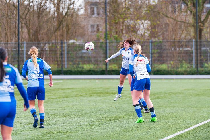 In beeld: SVI Vrouwen verslaat ZAC/SVI 2 in eigen huis - Foto: Peter Denekamp