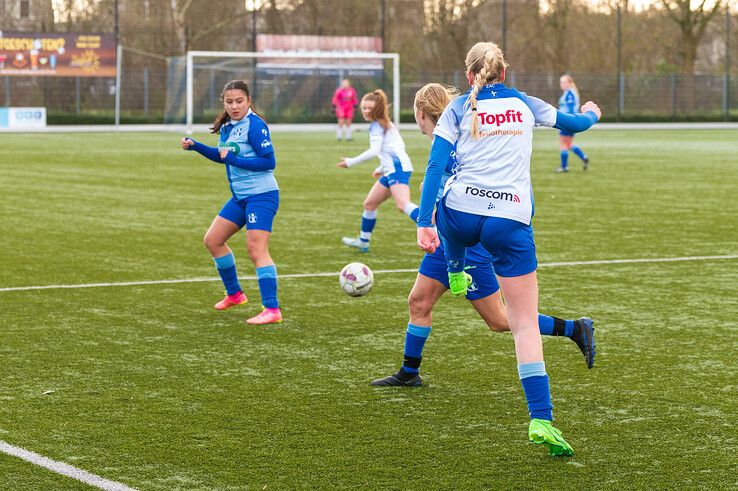 In beeld: SVI Vrouwen verslaat ZAC/SVI 2 in eigen huis - Foto: Peter Denekamp