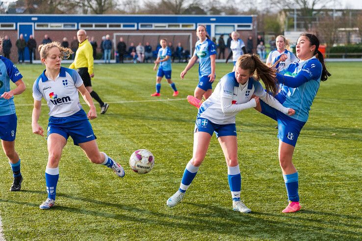 In beeld: SVI Vrouwen verslaat ZAC/SVI 2 in eigen huis - Foto: Peter Denekamp