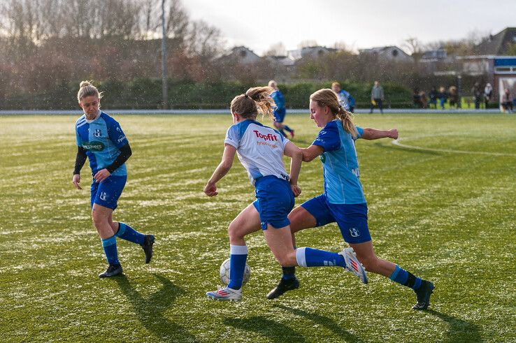 In beeld: SVI Vrouwen verslaat ZAC/SVI 2 in eigen huis - Foto: Peter Denekamp