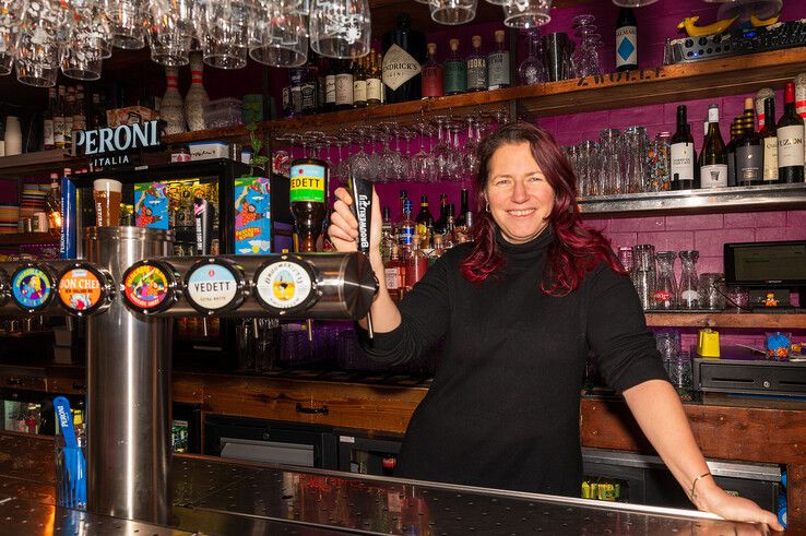 Emi Stikkelman in Taboe Bar & Keuken - Foto: Peter Denekamp