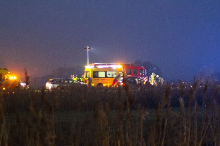 Twee zwaargewonden bij frontale botsing op N50 bij Kampen - Foto: Pascal Winter