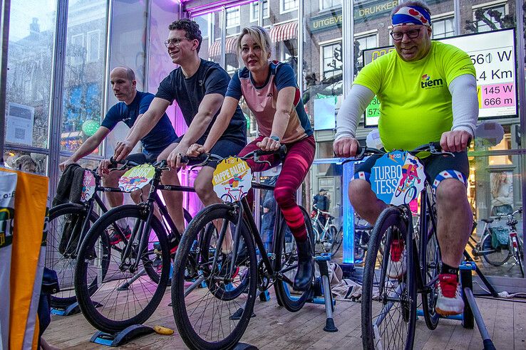 Oud-schaatsster Marianne Timmer op de pedalen in Zwolle voor Serious Request - Foto: Obbe Bakker