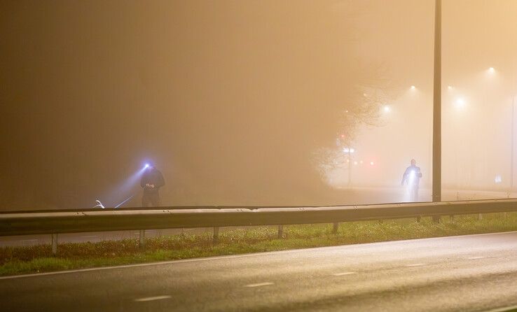 In beeld: Gewapende overval op tankstation in Zwolle, politie zoekt meerdere mannen - Foto: Hugo Janssen