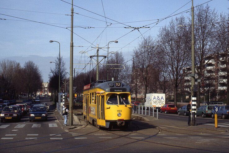 Een PCC-tram in 1993 in Den Haag. - Foto: Maurits van den Toorn