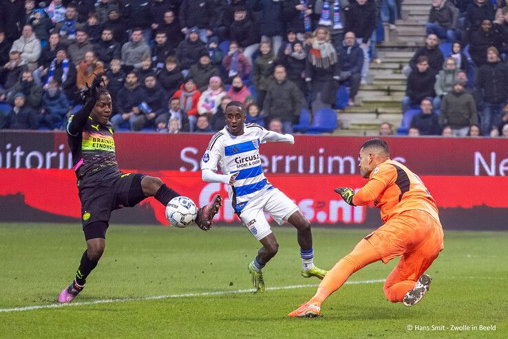 In beeld: PEC Zwolle zet Eredivisie-koploper PSV voor schut - Foto: Hans Smit