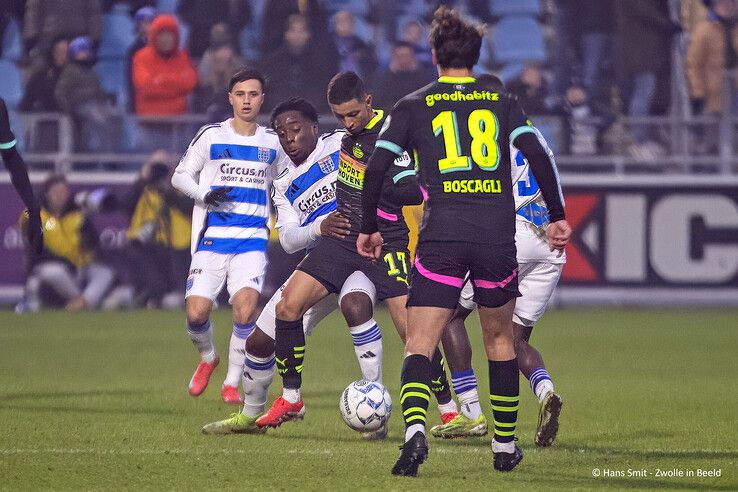 In beeld: PEC Zwolle zet Eredivisie-koploper PSV voor schut - Foto: Hans Smit