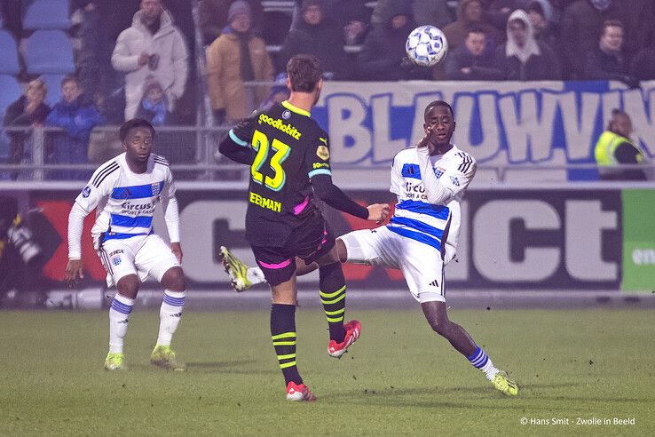 In beeld: PEC Zwolle zet Eredivisie-koploper PSV voor schut - Foto: Hans Smit