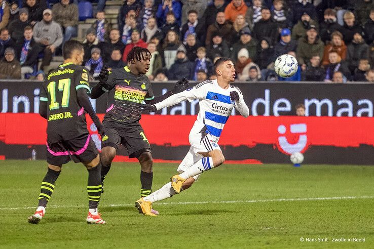 In beeld: PEC Zwolle zet Eredivisie-koploper PSV voor schut - Foto: Hans Smit