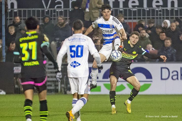 In beeld: PEC Zwolle zet Eredivisie-koploper PSV voor schut - Foto: Hans Smit