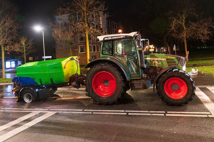 Zoutstrooier vliegt in brand op Meppelerstraatweg - Foto: Peter Denekamp