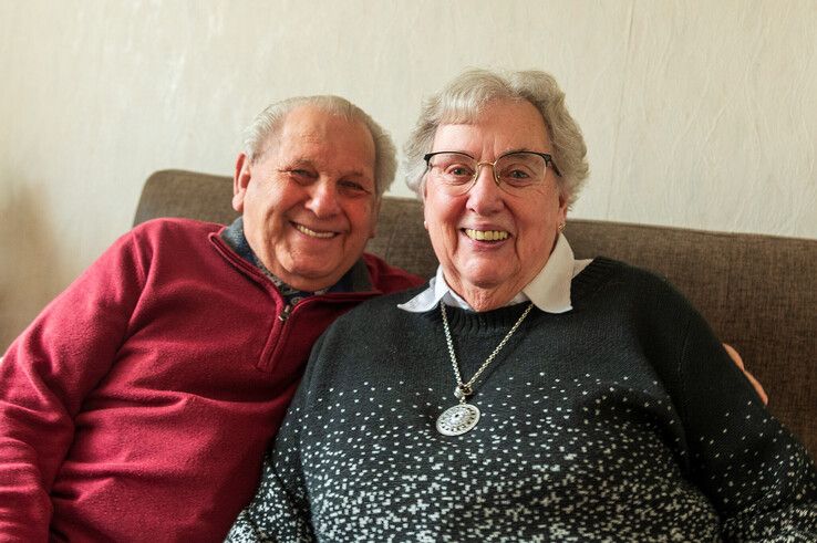 Evert en Anneke Beumer zijn 60 jaar getrouwd. - Foto: Peter Denekamp