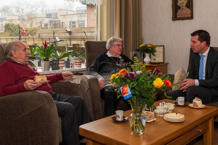 Evert en Anneke Beumer vieren diamanten huwelijk in Zwolle-Zuid - Foto: Peter Denekamp