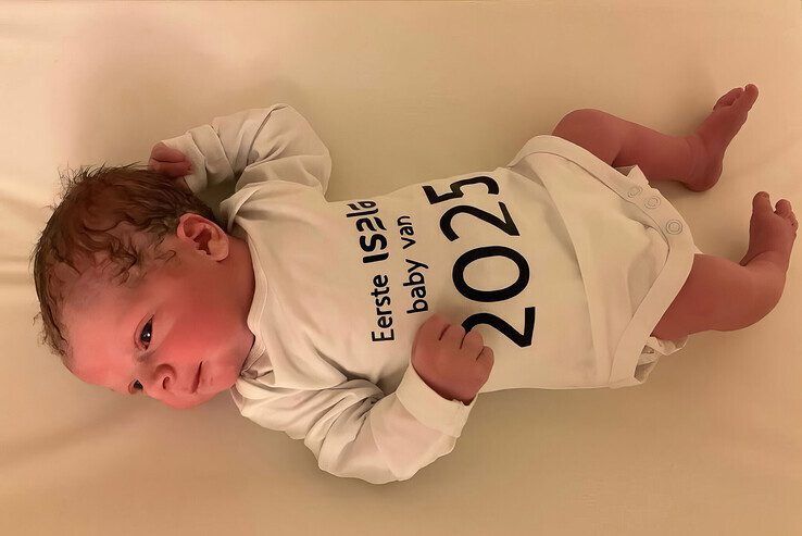 Flinke toename aantal vuurwerkslachtoffers in Isala ziekenhuis, Emma-Rose uit Kampen eerste baby van 2025 - Foto: Isala