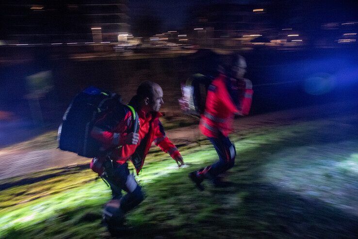 In beeld: Nachtelijke landing traumaheli in Holtenbroek - Foto: Hugo Janssen