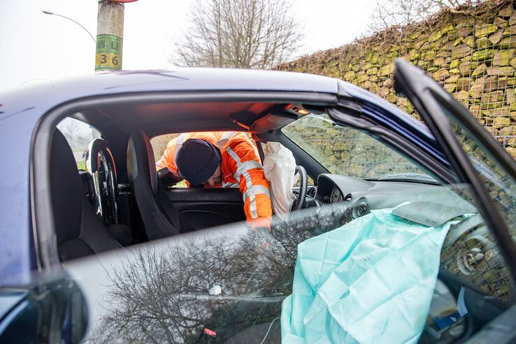 Automobilist vliegt uit de bocht op Westenholterallee - Foto: Hugo Janssen