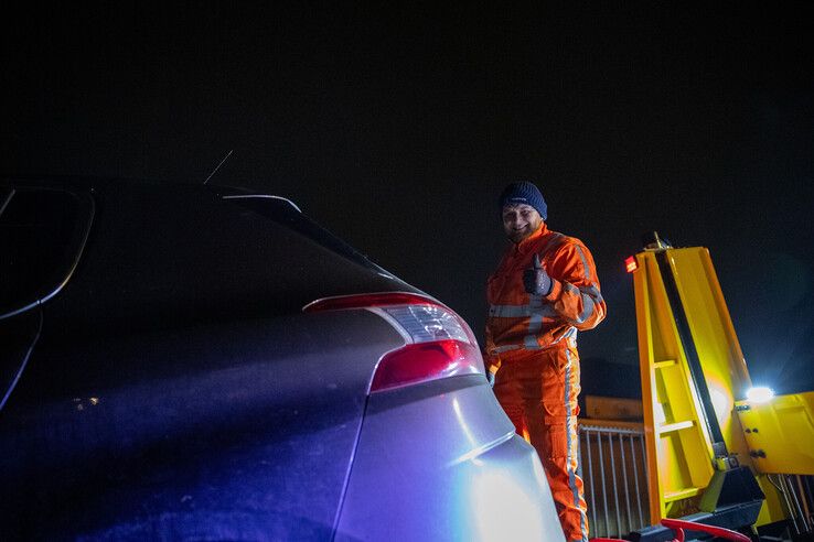 Automobilist volgt navigatie en ramt hekwerk bij IJsselhallen - Foto: Hugo Janssen