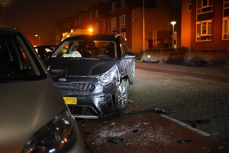 Hattemse (28) veroorzaakt onder invloed ongeval in Raalte, meerdere auto’s beschadigd - Foto: PNN