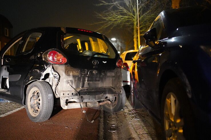 Hattemse (28) veroorzaakt onder invloed ongeval in Raalte, meerdere auto’s beschadigd - Foto: PNN