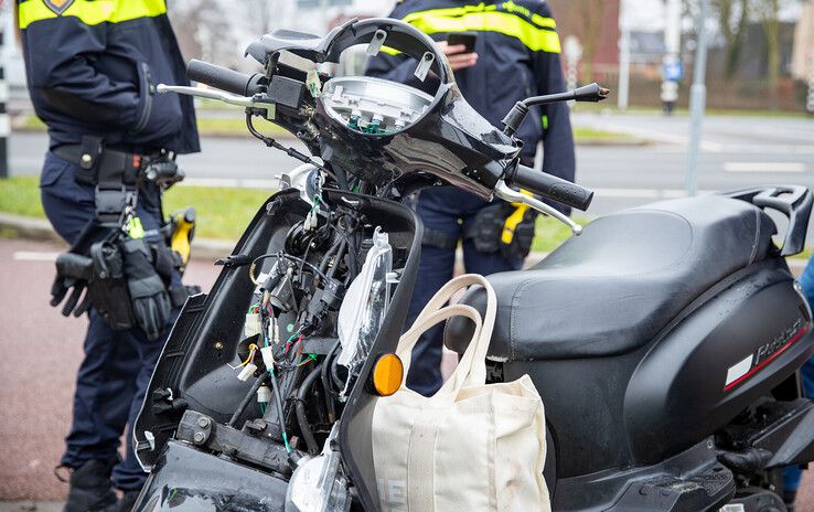 Scooterrijder gewond na ongeval bij Schuttebusbrug - Foto: Hugo Janssen