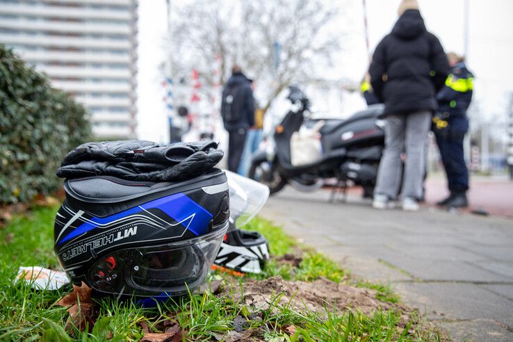 Scooterrijder gewond na ongeval bij Schuttebusbrug - Foto: Hugo Janssen