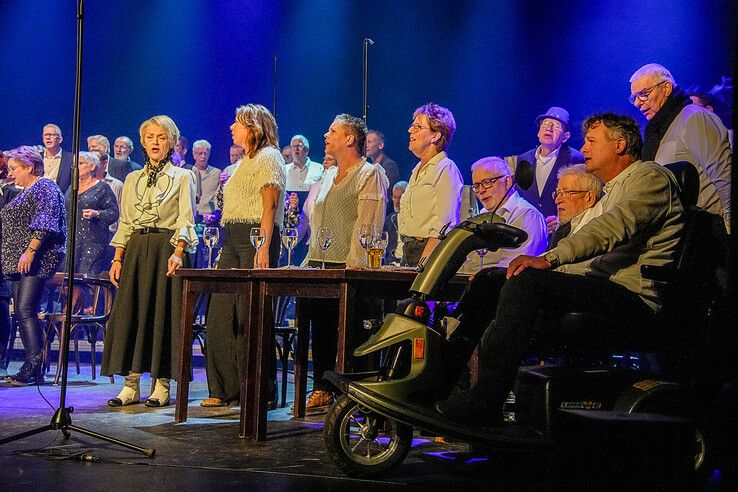 H6 Koor brengt muzikale ode aan André Hazes in Odeon - Foto: Obbe Bakker