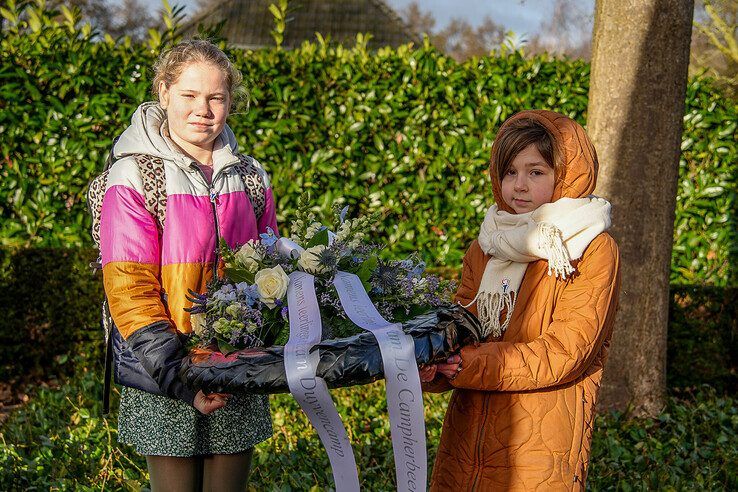 In beeld: Zwolse (93) deelt oorlogservaringen met jeugd in Berkum - Foto: Obbe Bakker