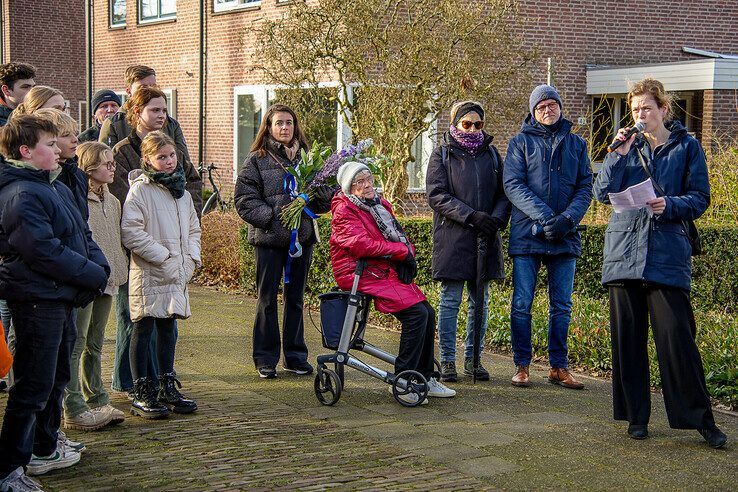 In beeld: Zwolse (93) deelt oorlogservaringen met jeugd in Berkum - Foto: Obbe Bakker